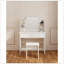 Commode compacte à un tiroir avec miroir réglable et tabouret confortable, parfaite pour les petits espaces et le rangement organisé.