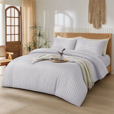 Aspire Homeware 4 Piece Hotel Quality Striped Duvet Bedding Set with Pillowcases and Fitted Sheet for Luxury Bedding Comfort