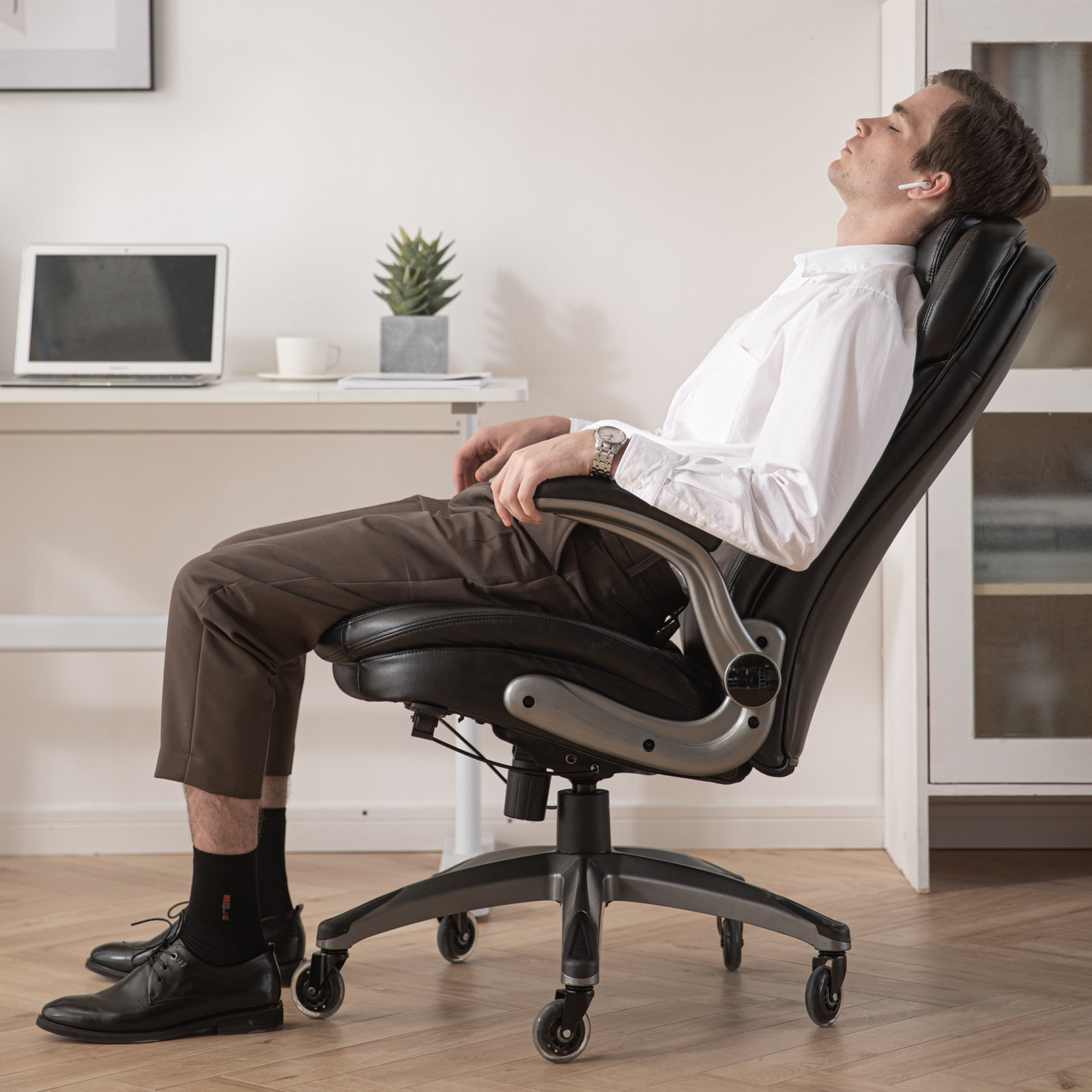Inbox Zero Chaise de bureau haute réglable en cuir PU respirant