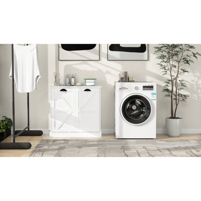 Armoire à linge blanche. Et fonctionnel. Sacs amovibles pour plus de commodité. Matériau E1 avec peinture. Structure stable. Revêtement. . Instructions d'assemblage fournies. Trieur inclinable avec support de charge de 100 livres
