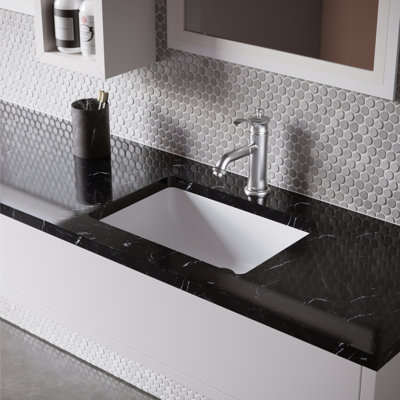 Single-handle Bathroom Faucet with Drain Assembly
