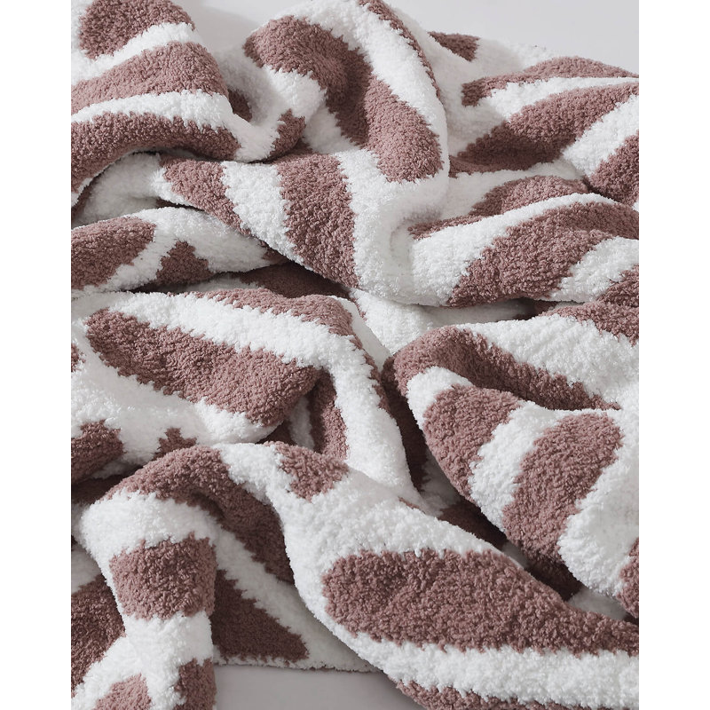 Rose and Off-White Geometric Pattern Throw Blanket