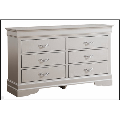 Commode Lorana G6500-D argent champagne avec poignées chromées et accents de faux cristal, alliant élégance traditionnelle et durabilité moderne