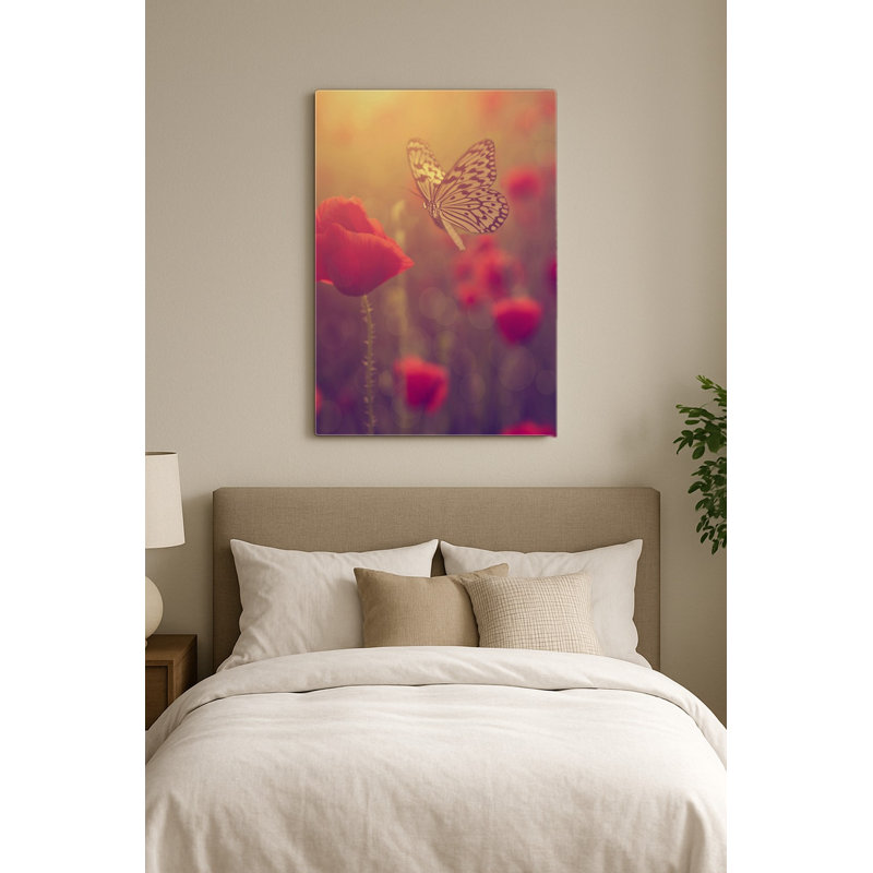 Papillon sur fond de coquelicots - Portrait, art mural en métal, H 14 po x l 11 po