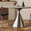 Table de salle à manger ronde moderne de 119 cm (47 po) en pierre frittée avec pied central en acier inoxydable, imitation travertin