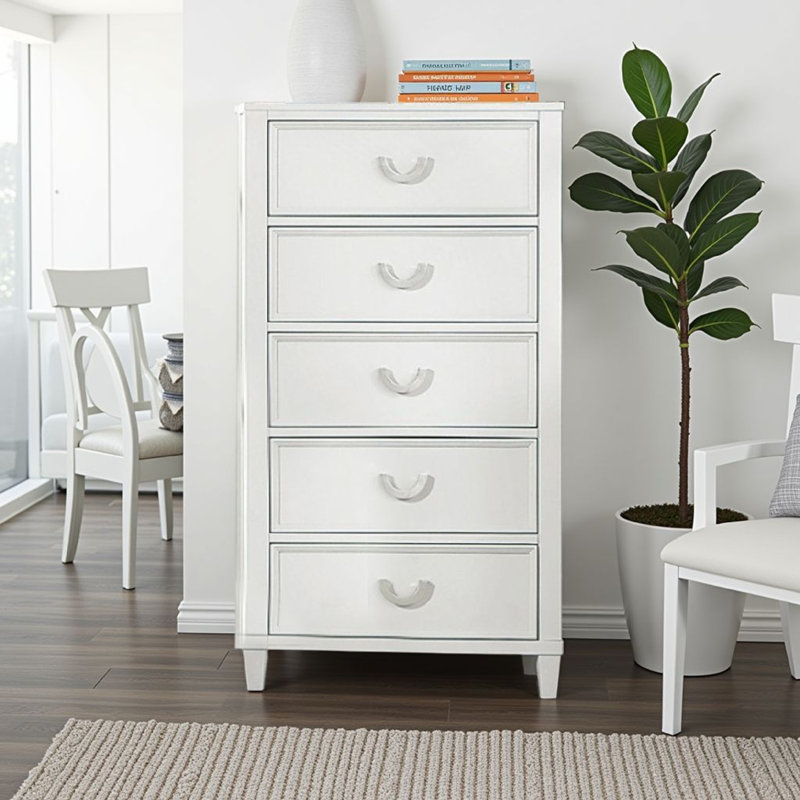 Commode haute Kiki avec 5 tiroirs, pieds de support, bois massif blanc