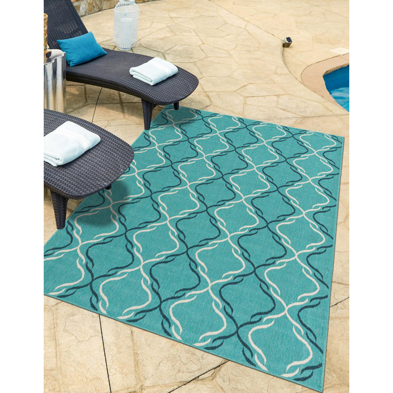 Tapis intérieur / extérieur en polypropylène tissé à la machine géométrique noir / bleu, Rectangle 4 pi 1 po x 6 pi 1 po