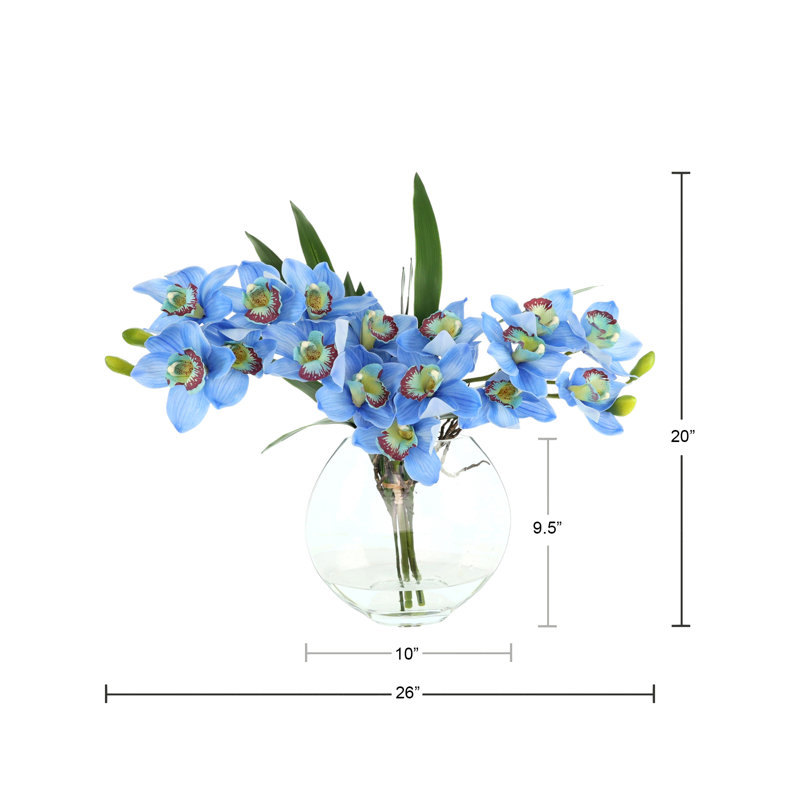 Orchidées disposées dans un vase en verre