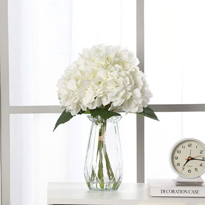 5 pièces Hortensia artificielle en soie dans un vase en verre avec de l'eau artificielle, centre de table blanc