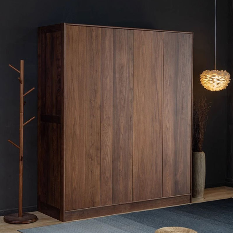 Armoire classique en noyer rétro