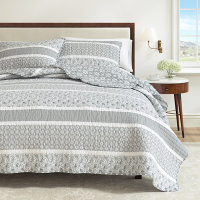 Cotton Blend Reversible Traditional Quilt Set