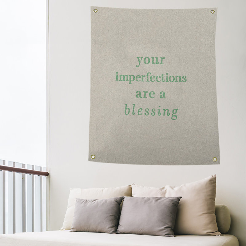 Tapisserie citation d’imperfections écrites en polyester, H 36 po x l 26 po, Blanc / Vert