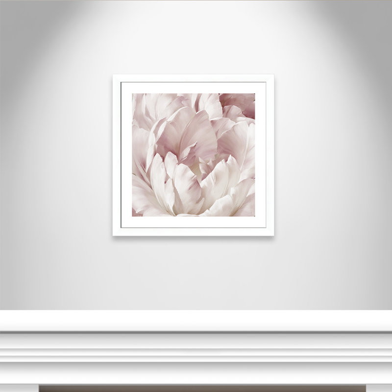 Intime rosé III - peinture encadrée, Blanc, H 29 po x l 29 po x P 1,25 po