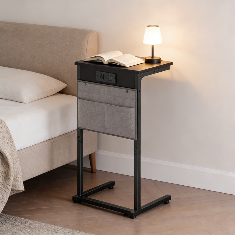Table de bout en C avec station de charge, table d'appoint coulissante sous le canapé avec pochette de rangement, prise de courant multi-appareils et ports USB pour le salon, la chambre à coucher