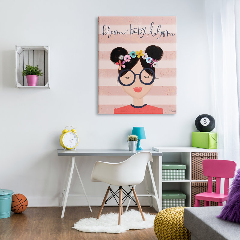 «Bloom Baby Bloom», phrase rayée et femme souriante - impression sur bois, Toile tendue, H 48 po x l 36 po x P 1,5 po