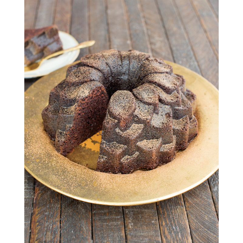 Nordic Ware Novelty Aluminum Fluted Cake Pan