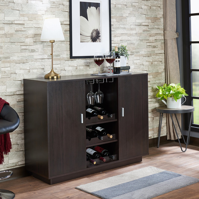 Armoire avec porte-bouteilles