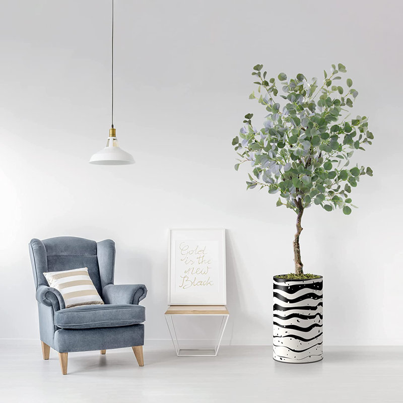 Arbre artificiel dans un pot de fleurs moderne, faux arbre en soie d'eucalyptus (décoration en pot et arbre)