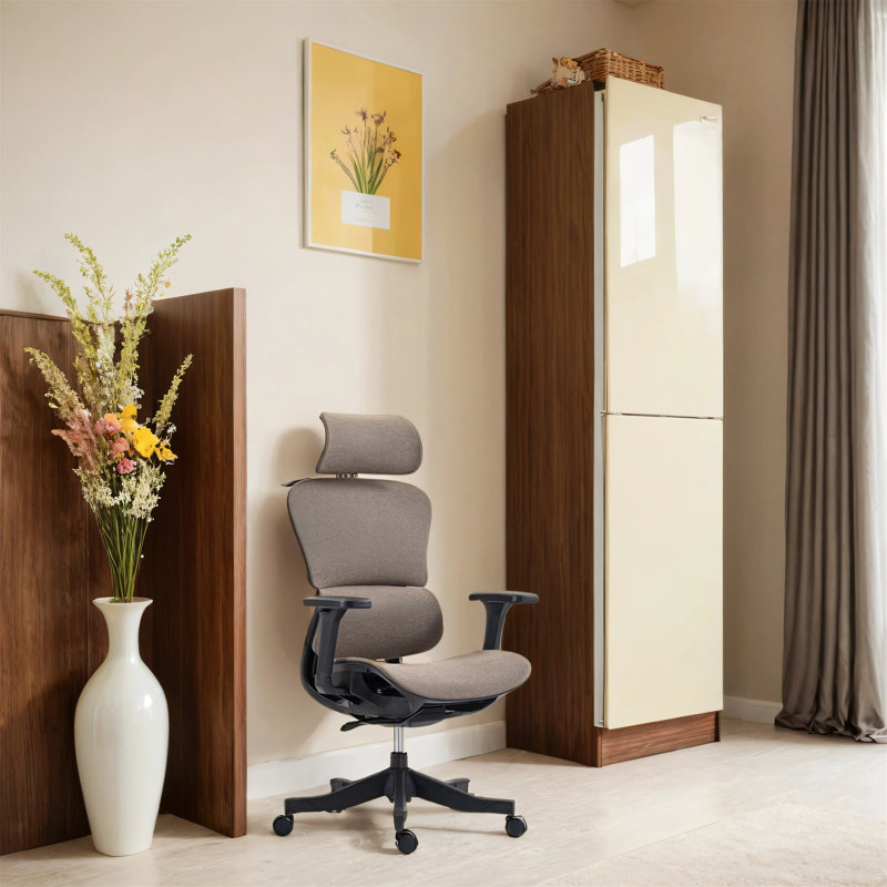 Chaise de bureau ergonomique de luxe avec angle d'inclinaison réglable et roulettes silencieuses à 360 ° pour un glissement en douceur.