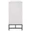 La commode à 6 tiroirs de large avec structure en métal noir allie le minimalisme moderne avec le rangement spacieux de la chambre à coucher