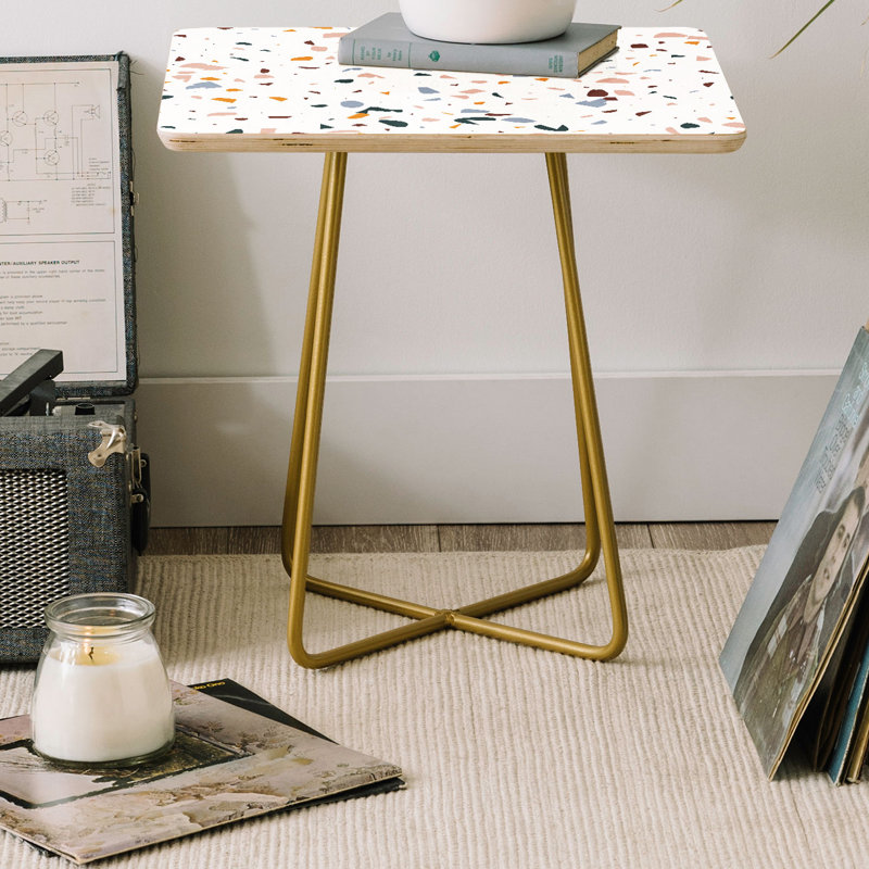 Table de bout à pieds croisés