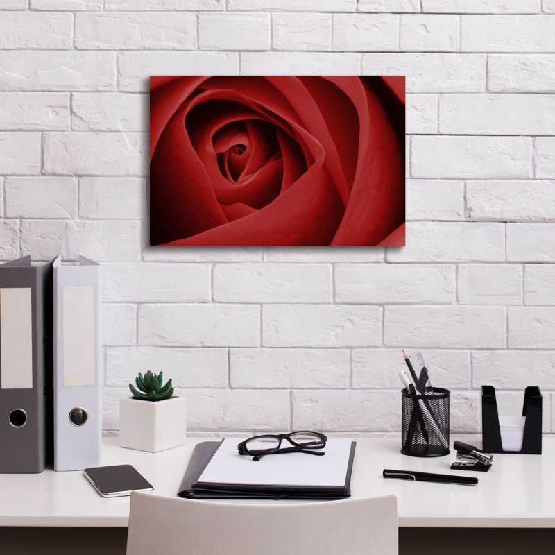 «Red Rose» par Tom Quartermaine, H 12 po x l 18 po x P 0,75 po