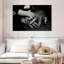 Famille Leisha se tenant la main-108735378