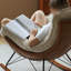Chaise berçante avec accoudoirs en forme d'œuf-102024919
