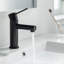 Robinet de salle de bain circulaire monotrou avec ensemble de bonde-61497405