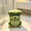 Statue de grenouille mignonne 12 po avec chapeau de feuille de lotus