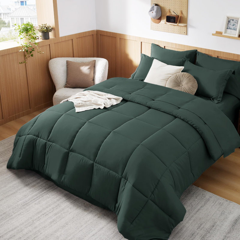 Bedsure Quilted Design Comforter Set, Queen Comforter + 6 Additional Pieces, Forest Green