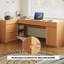 Bureau simple en L en bois massif avec armoires de rangement-586196530