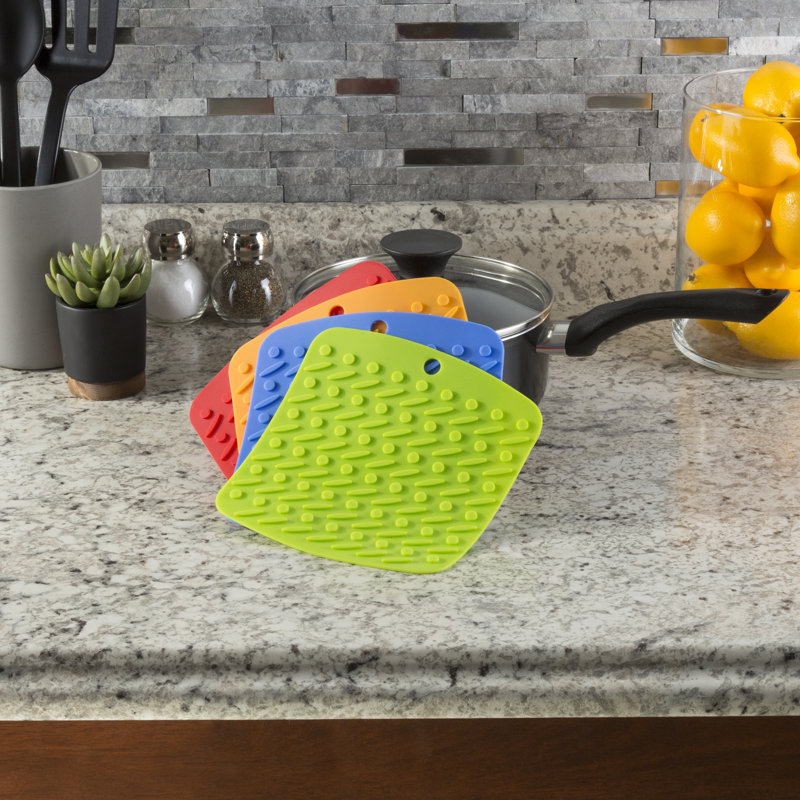 Support à casserole en silicone, sous-table, ouvre-pot, repose-cuillère et éplucheur à ail - 4 pièces - par Lavish Home