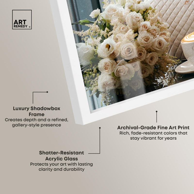 «Glam by the Window», reproduction d'ombre à la mode de New York par Art Remedy, H 17 po x l 17 po, Blanc