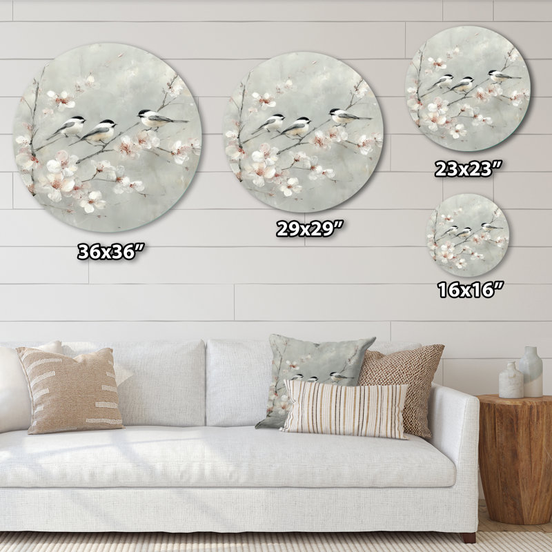 Inséparables chantant sur une branche de fleur de cerisier - art mural rond en métal à motif floral, L 29 po x H 29 po