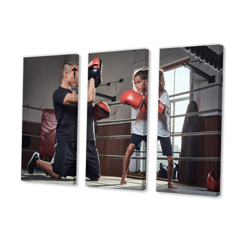 «Young Trainer Training A Little Girl Boxer - Sport Boxing», ensemble de reproduction d'art mural, H 28 po x l 36 po