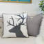 Coussin décoratif en velours Holiday Reindeer-122900942
