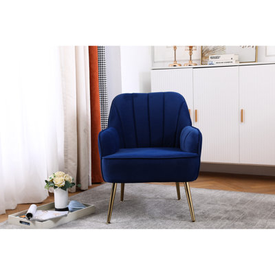 Fauteuil en velours bleu marine avec détails exquis pour le salon