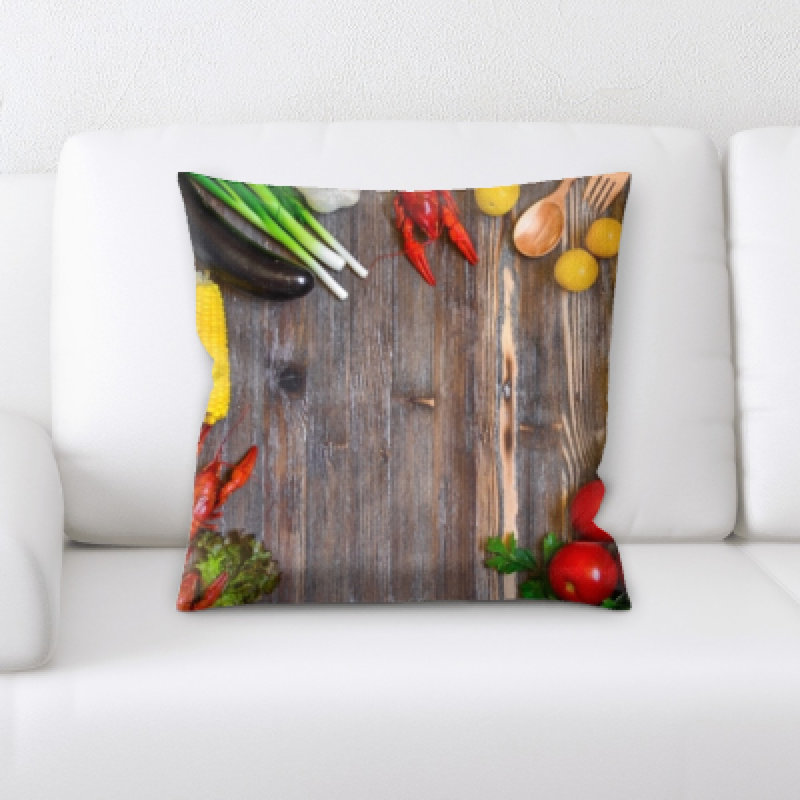 Coussin de mer cuisine benton et viande avec un coussin en legumes mélangé