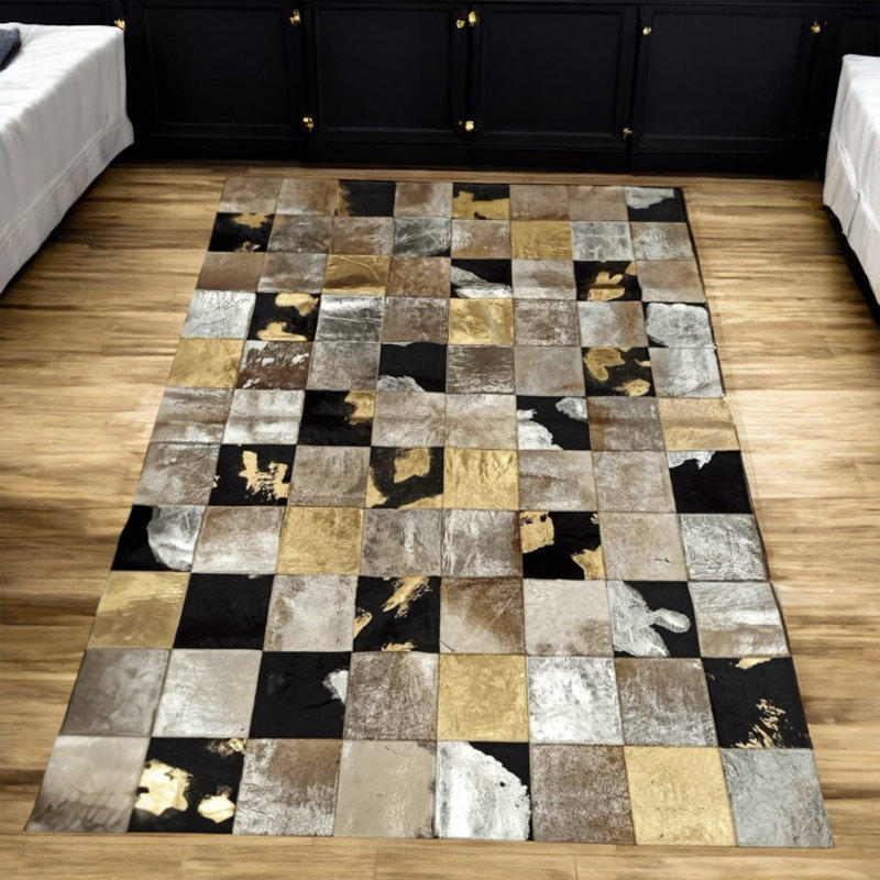 Tapis en peau de vache beige, noir et doré, Rectangulaire 8 pi x 10 pi