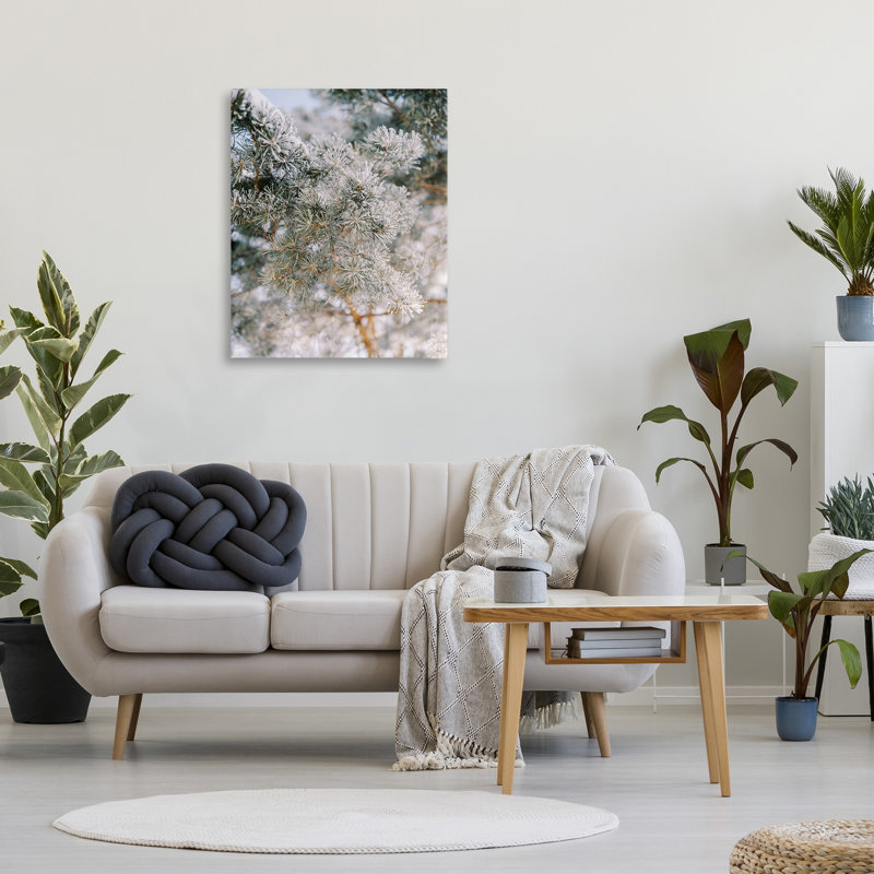 Art mural en toile de branches de sapin givré par Justine Milton, H 40 po x l 30 po