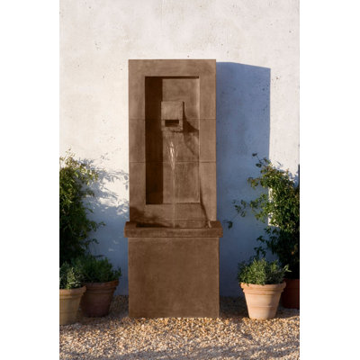 Fontaine moderne en béton