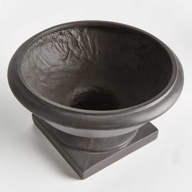 Gladus Urn Planter