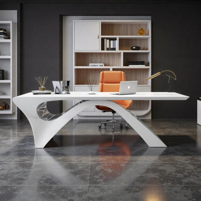 Simple and modern lacquered desk