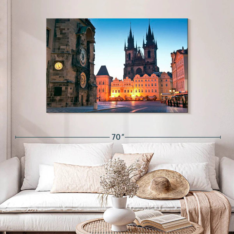 Nicci Prague Town Square, H 32 po x l 48 po