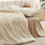 Ensemble de housse de couette beige à capitonnage floral-113109694