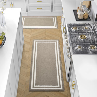 Debbie Machine Woven Synthetic Area Rug in Brown/White