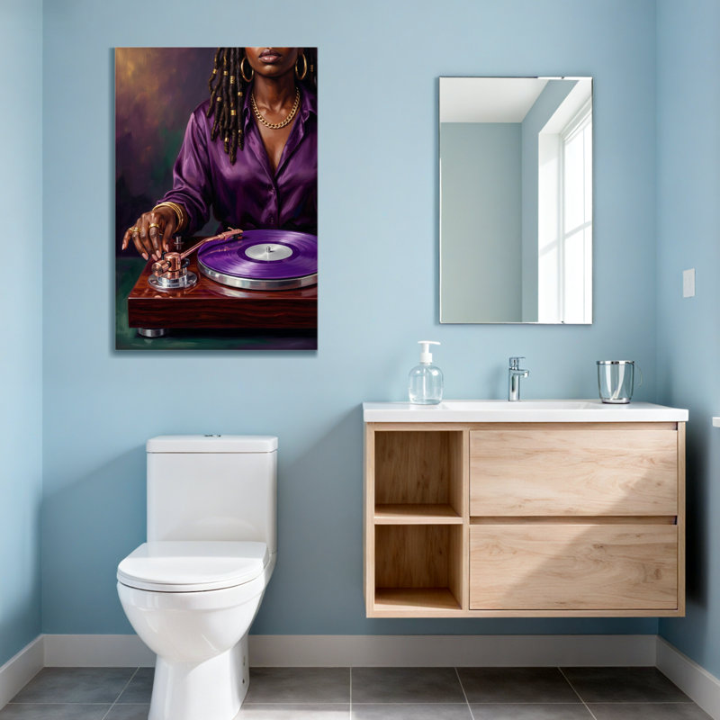 Femme à la mode avec une chemise mauve et un plateau tournant, H 40 po x l 28 po