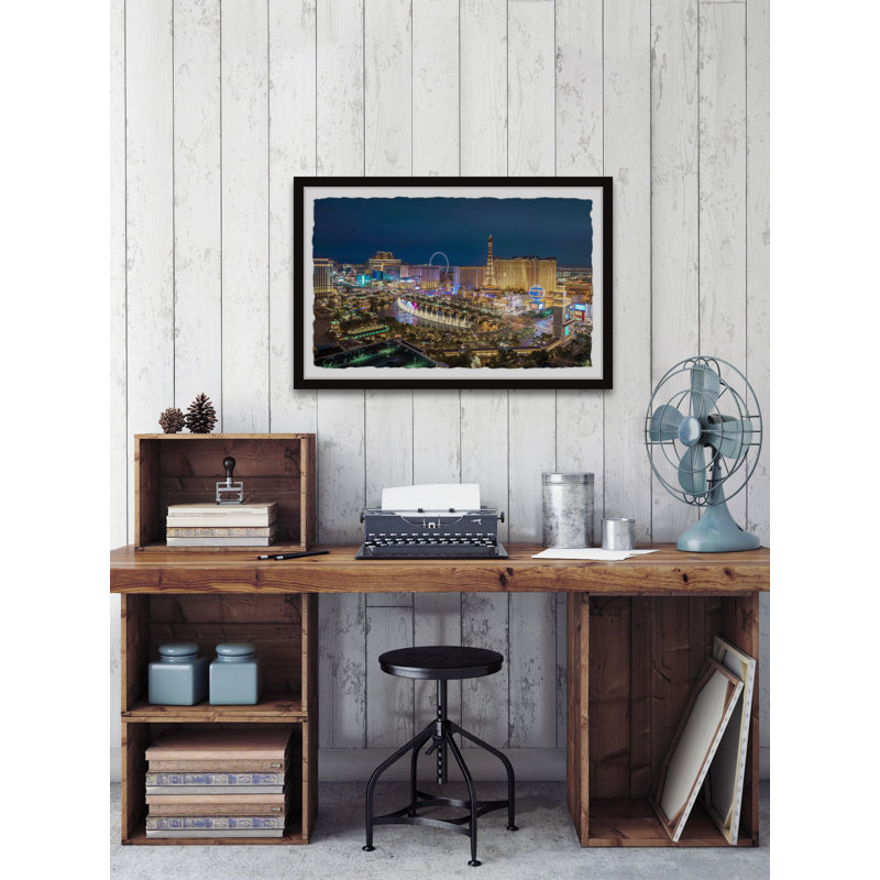 Downtown Las Vegas - reproduction de photo sur papier encadrée, H 16 po x l 24 po x 1,5 po