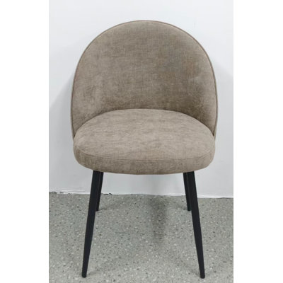 Chaise rembourrée moderne avec pieds en métal